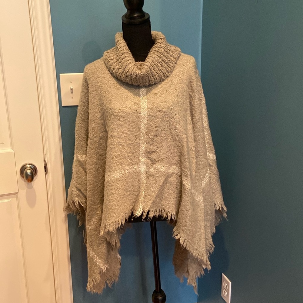 Gorgeous light gray turtleneck poncho